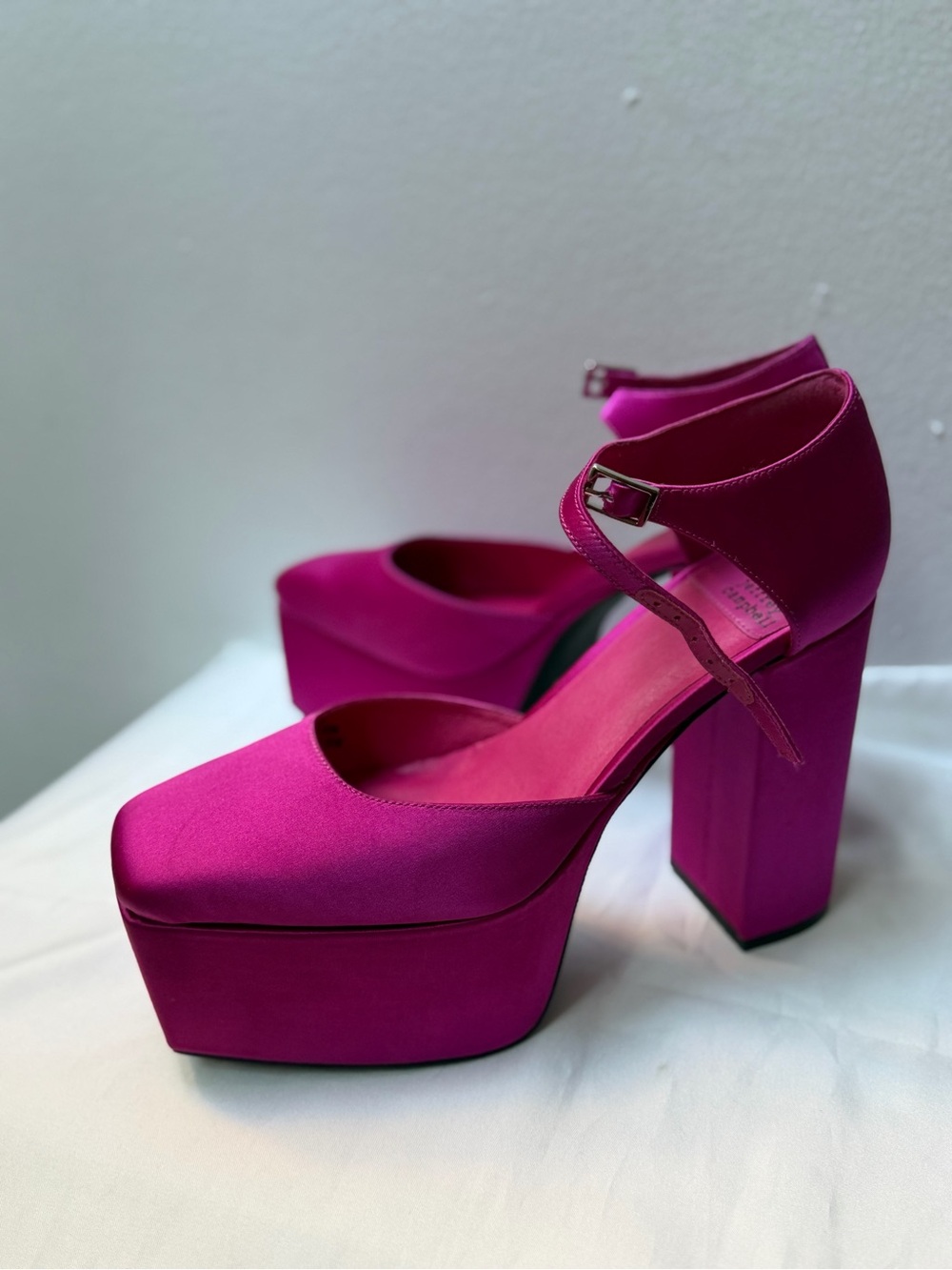 Jeffrey Campbell Over-N-Out fuchsia satin platform block heels magenta size 8 - Picture 4 of 7